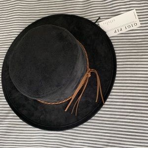 Gigi Pip NWT flat brimmed hat